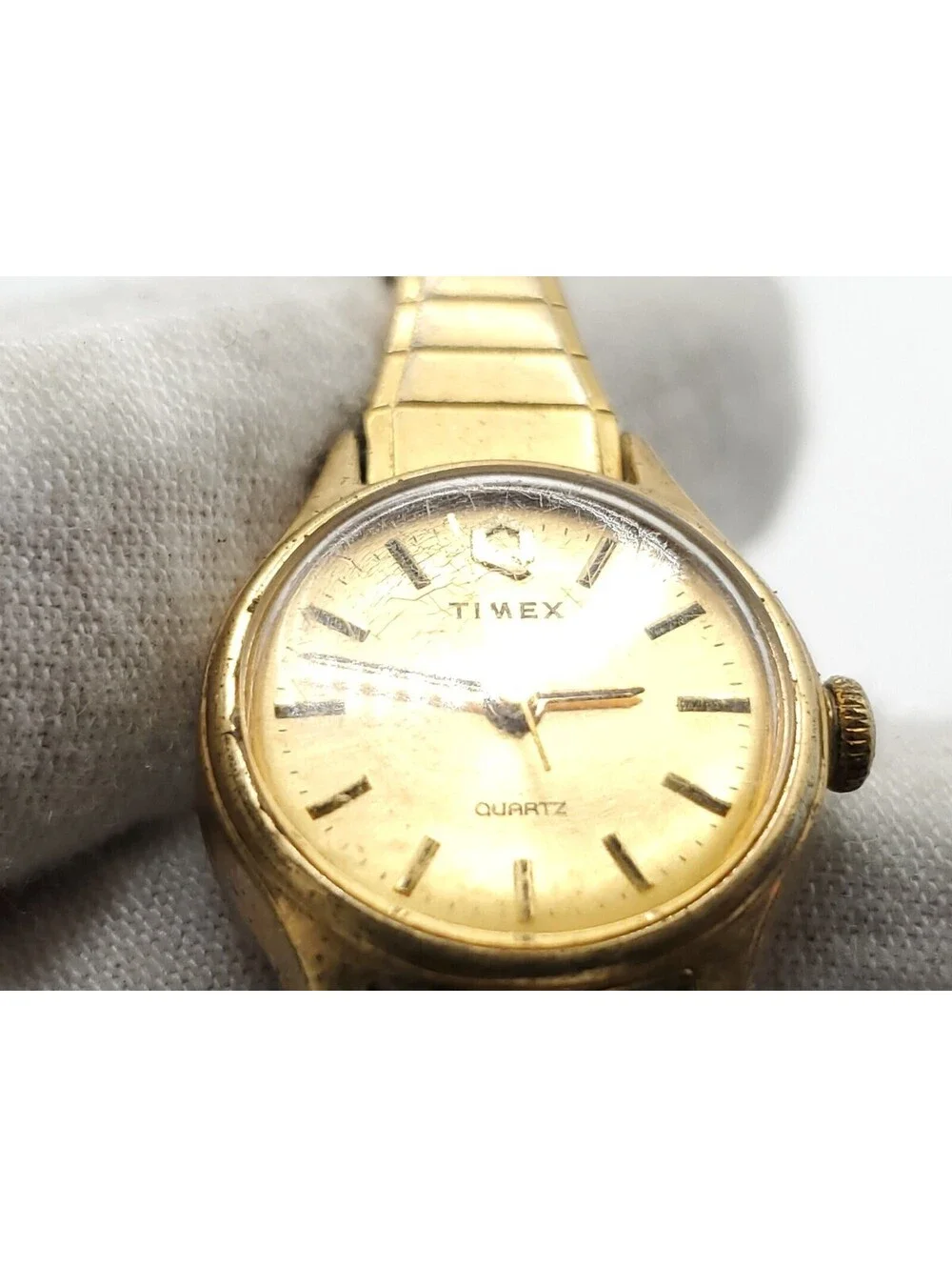 Vintage 1985 Timex Q Quartz Womens Watch New Battery Gold Tone 1J 20mm